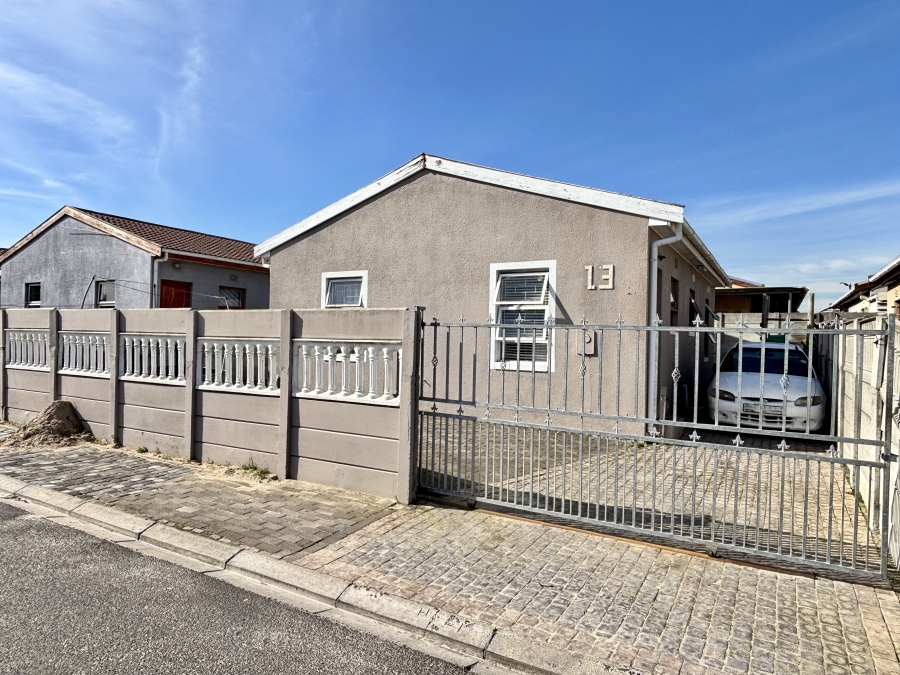 3 Bedroom Property for Sale in Rondevlei Park Western Cape